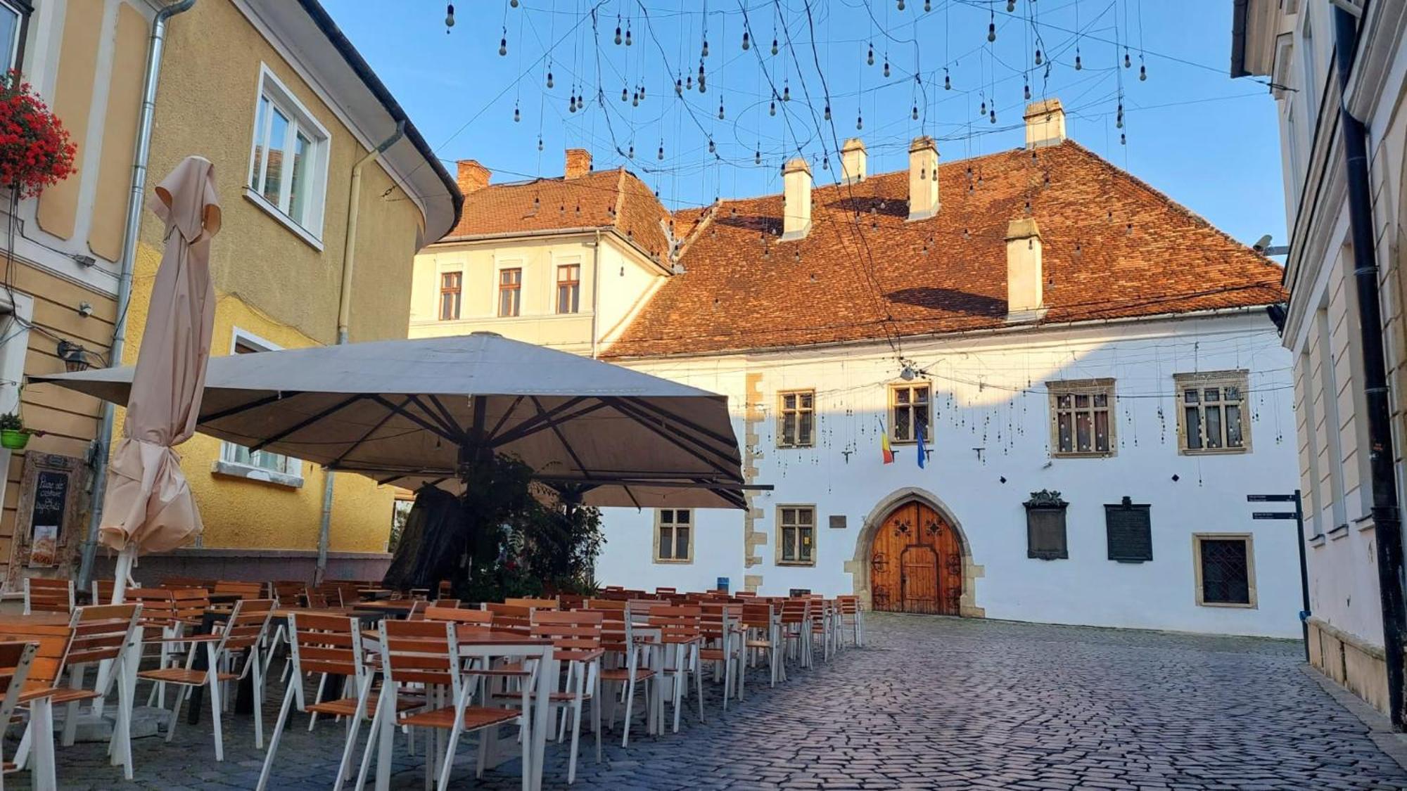De Lux Central, P-ta Matei Corvin * Cluj-Napoca