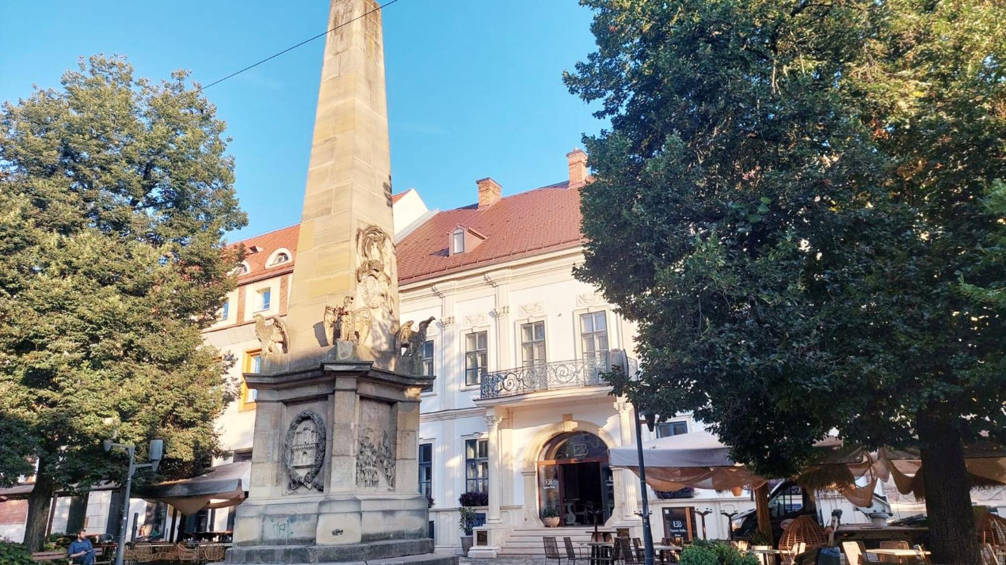De Lux Central, P-ta Matei Corvin Cluj-Napoca